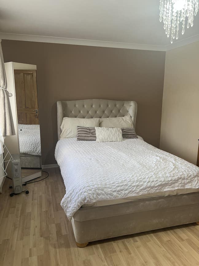  Large  Double  Room,  Private  Bathroom.  Females  preferred Main Photo