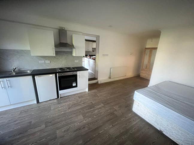 Studio in NR5 Main Photo