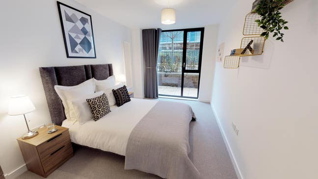 Stunning Double Bedroom - Stratford Main Photo