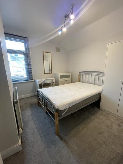 One Room Available in 4 Bed Professional House  Main Photo
