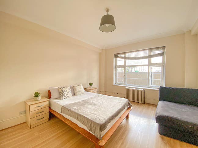 2-Bedroom Property with Living Room Swiss Cottage Main Photo