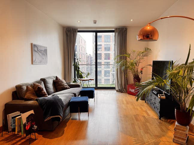 En-Suite Room Available Next to Victoria Park Main Photo