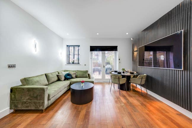 Stylish 1-Bedroom Flat with Garden & Parking SW9 Main Photo