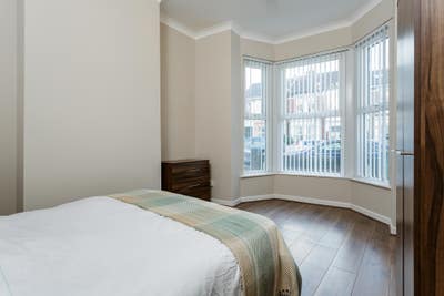 Newly decorated room. Bills/cleaner included.  Main Photo