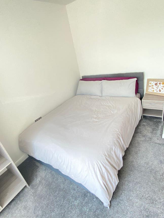 Modern double room – Swinton – bills & parking inc Main Photo