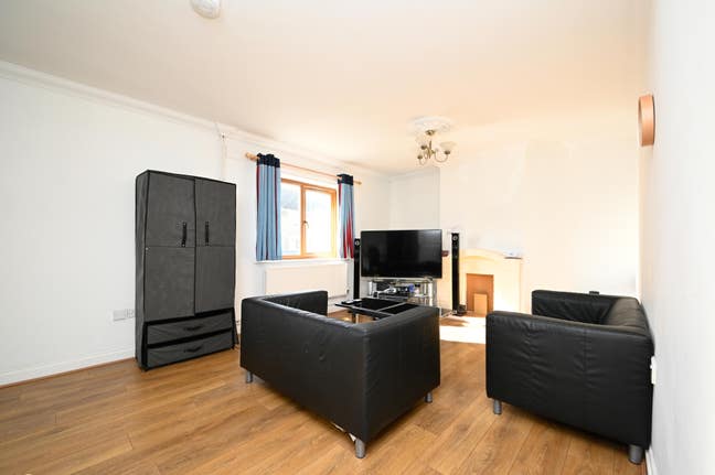 Sensational Double Bedroom !!! Main Photo