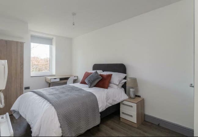 *Central 1-Bed Flatshare Near Cannock Shopping Cen Main Photo