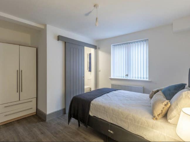 *Live Comfortably: 1-Bed Flatshare Near Cannock Pa Main Photo
