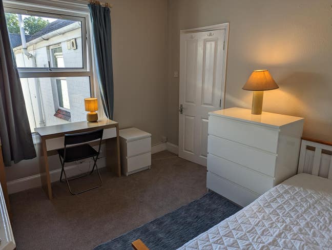 Double Rm Friendly, Professional Town Centre House Main Photo