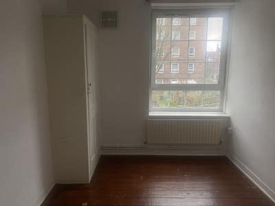 Small Double Room in Zone 1  Main Photo