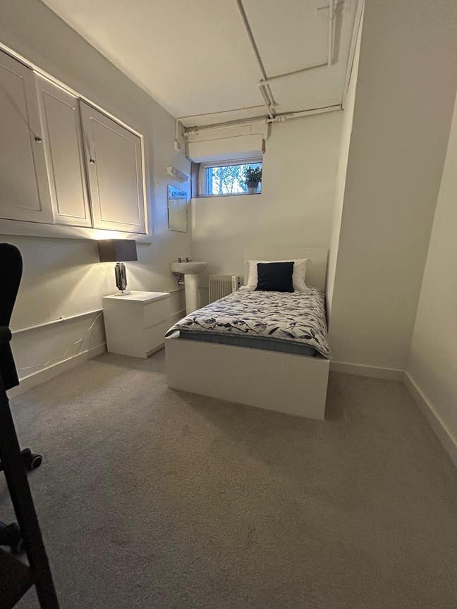 Single furnished room with bills included Main Photo