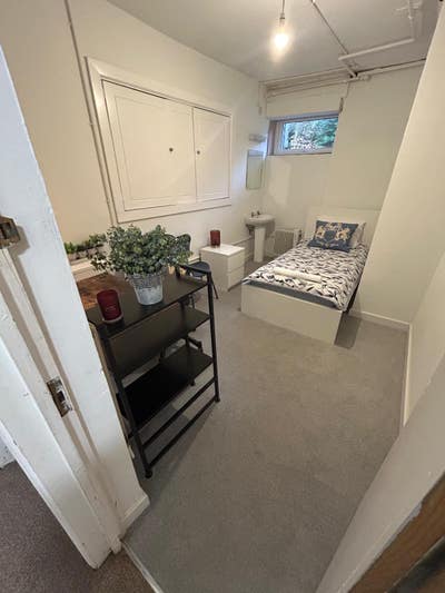 Single furnished room with bills included Main Photo