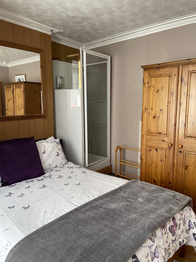 Bedsit to Let - Central Tonbridge  Main Photo