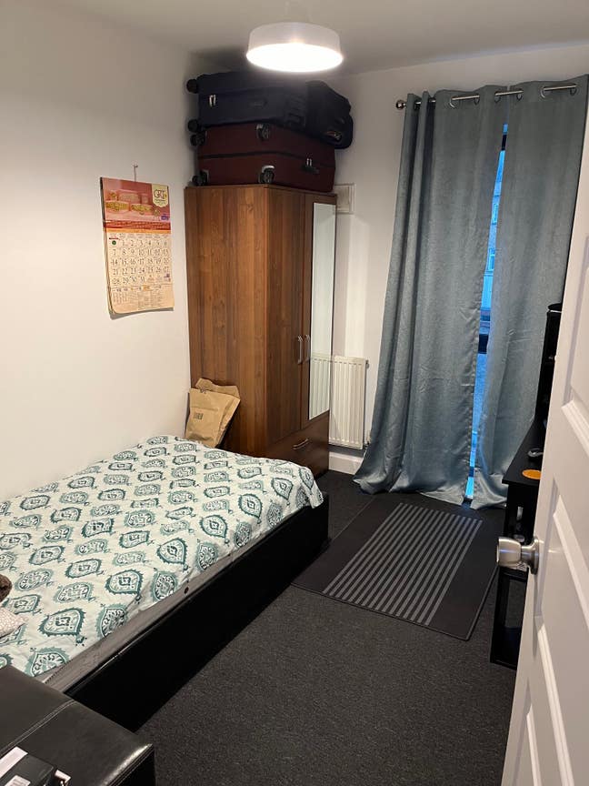 Single bedroom with separate toilet Main Photo