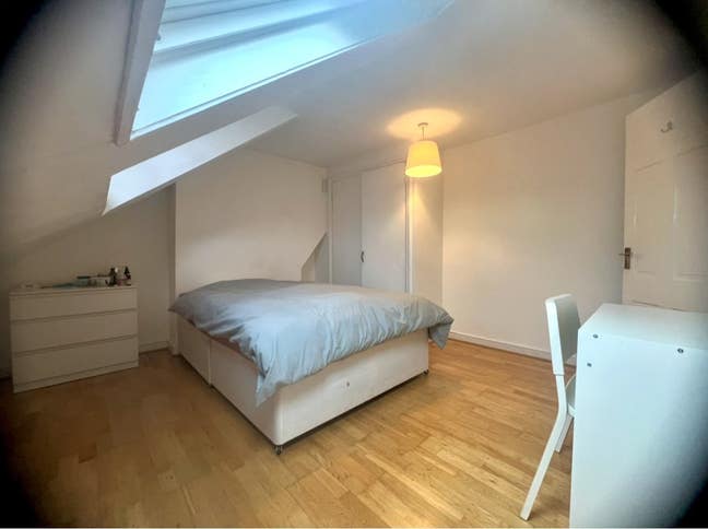 Double Spacious Bedroom in West Hampstead Main Photo
