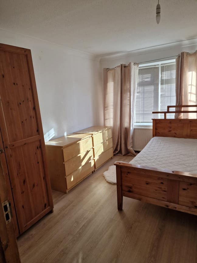 Lovely double room with dern brand new shower room Main Photo