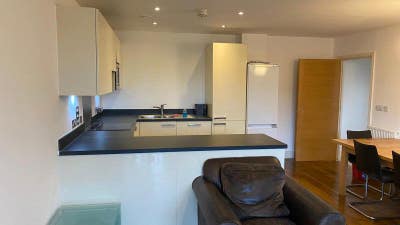 Large Dbl Bedroom with private  bathroom Main Photo