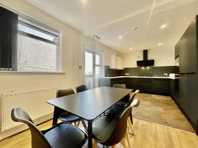 One Room Available Now -  Addison Road Main Photo