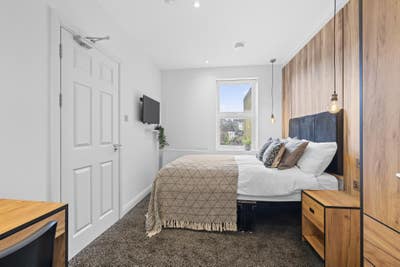 Elegant Rooms W/ Ensuite in Chatham-  53Rs Main Photo