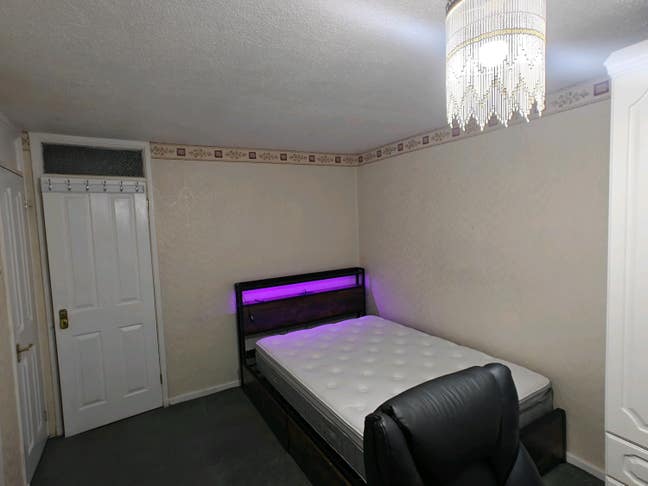 Big double room to rent , close to Luton Airport  Main Photo