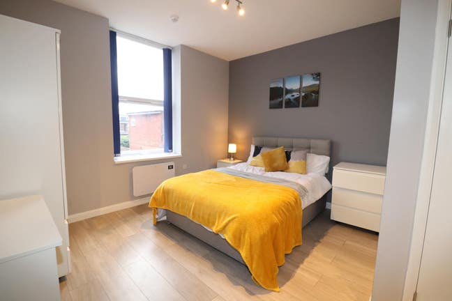 ✨Modern Huge En-Suite Room's Bury ✨ Parking Includ Main Photo