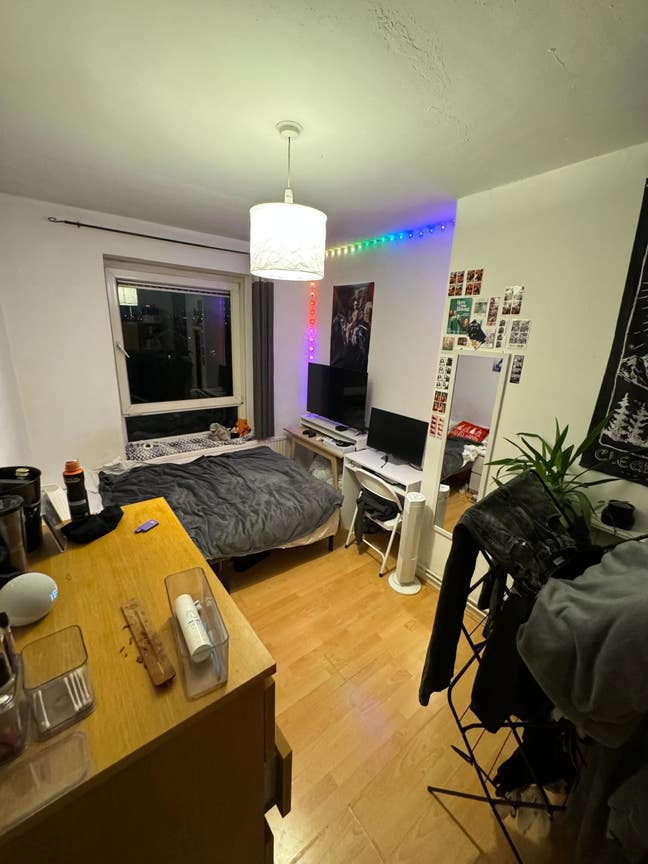 Bright Double Room in a 3 Bed Flat in Whitechapel Main Photo