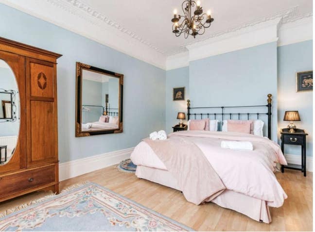 Large DBL Stunning ground floor flat with garden Main Photo