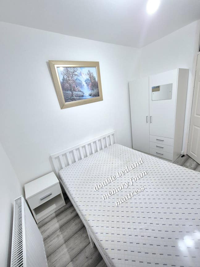 Single room £300/ All bills!Female only Main Photo