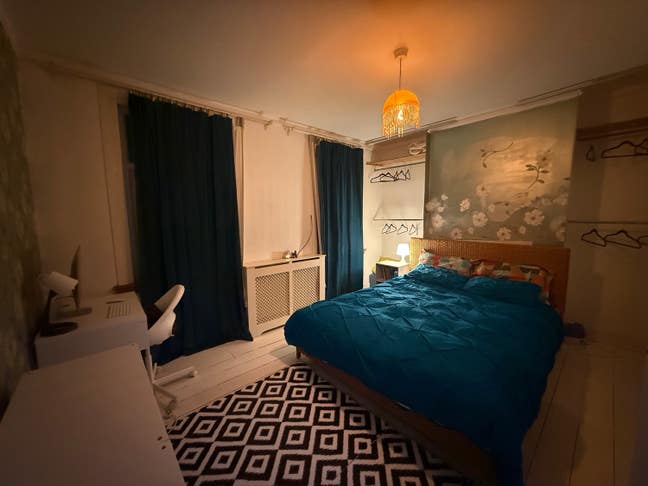 Spacious & Light Double Room / LGBT+ Main Photo