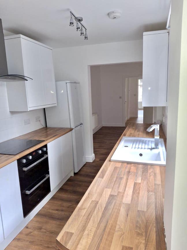 Large Ground Floor Maisonette - Bills Included Main Photo