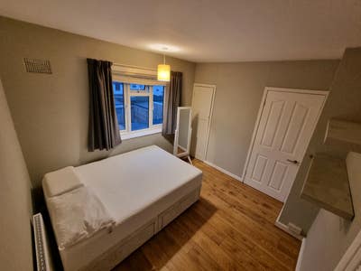 Nice room for rent in a safe area all bills inc. Main Photo