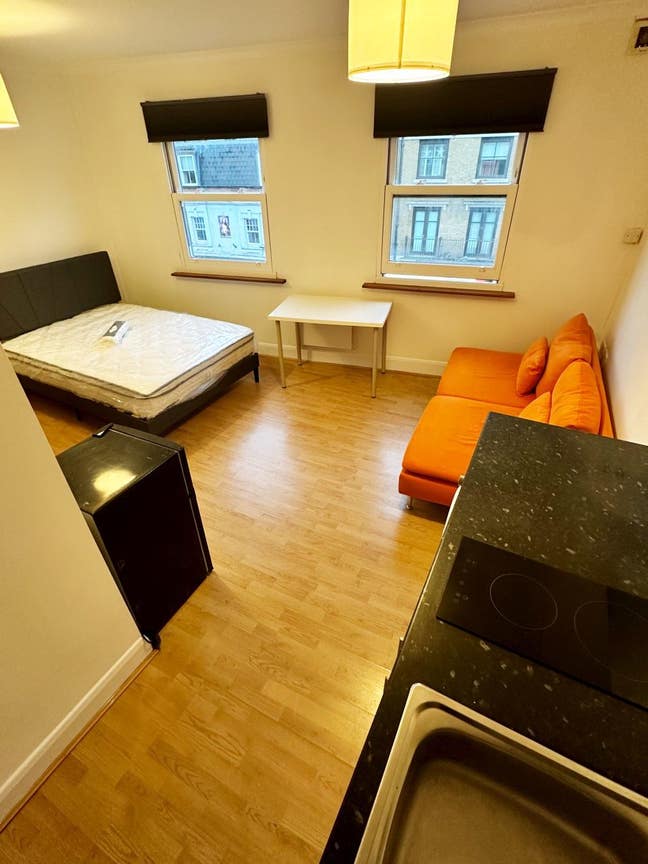 Newly Decorated Studio Flat Main Photo