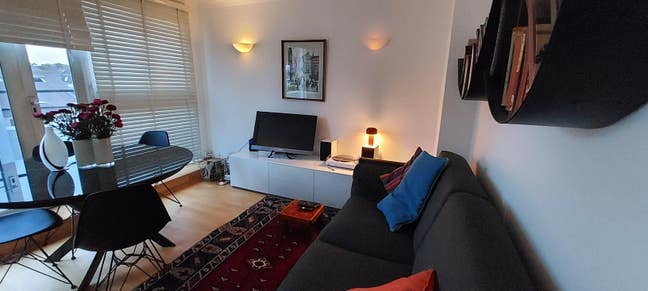 Sunny double off Northcote Road Main Photo