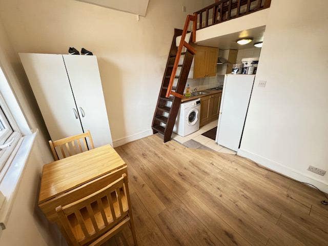 Lovely cozy studio self contained !! Main Photo