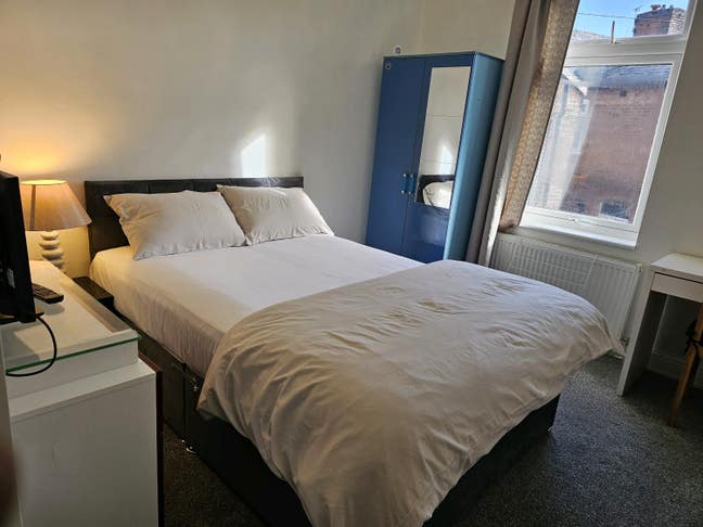 Decent & Spacious Room Main Photo