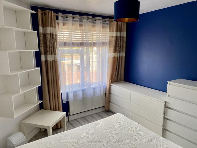 Double room available in NN2 Main Photo