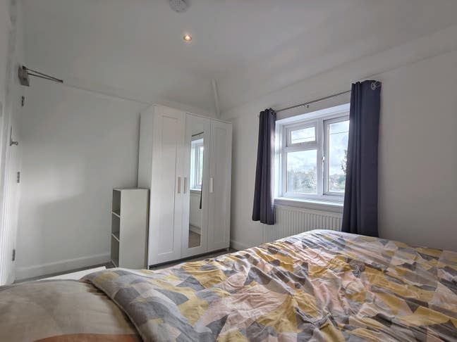 Double Room sharing bathroom with 1 other person Main Photo