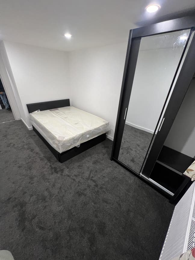 London E7 Modern&Large Rooms Main Photo