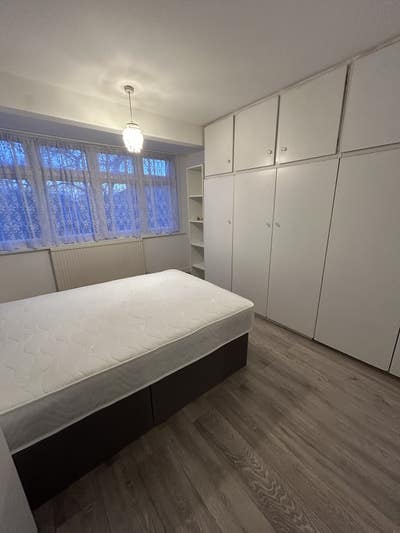 Clean and newly refurbished double room available  Main Photo