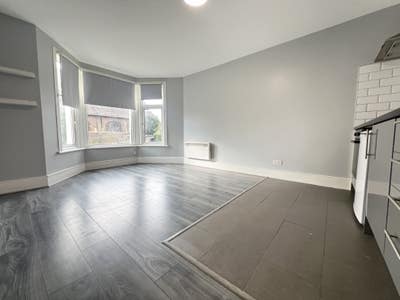 Modern Self Contained Studio Room in SE4 Main Photo