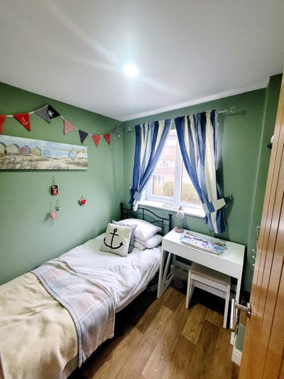 Single room, family home.All bills included. Main Photo