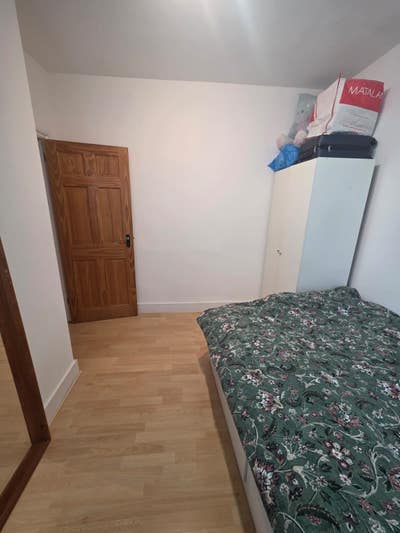 Large single room - &pound;600 Main Photo