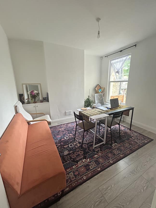 Room Asap available Female preferred house clean Main Photo