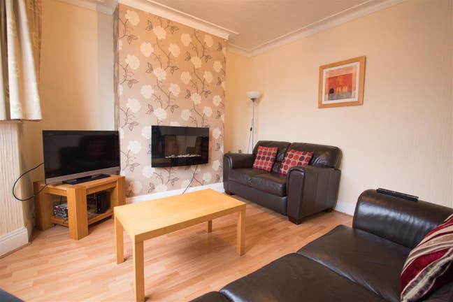 Double room in an all female houseshare Main Photo