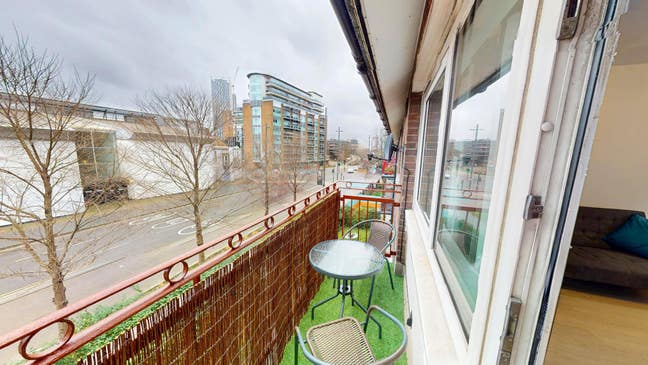 Lovely rooms  1 min walk from Stratford station  Main Photo