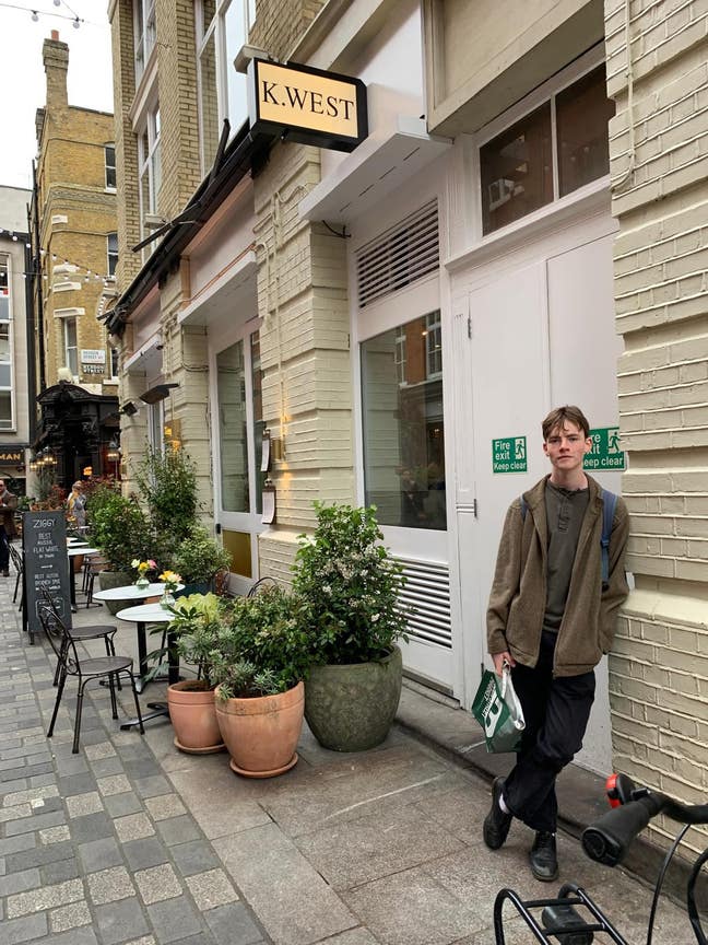 2 young professionals looking for housemates  Main Photo