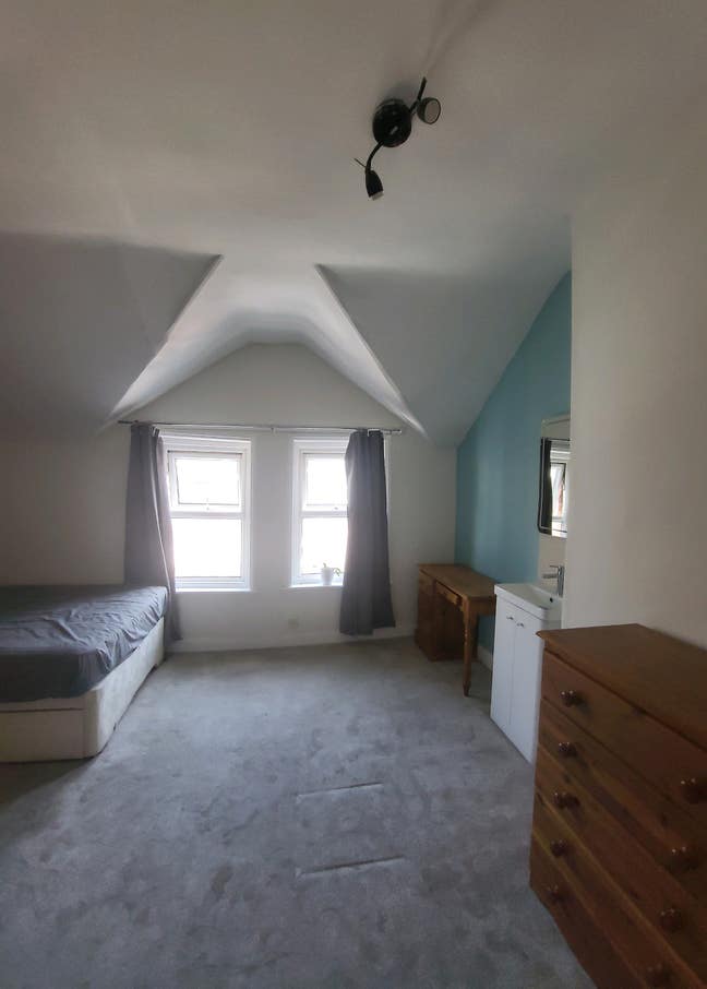Lovely very large room for rent in Triangle  Main Photo