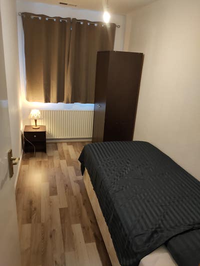 Single room in shared house Main Photo