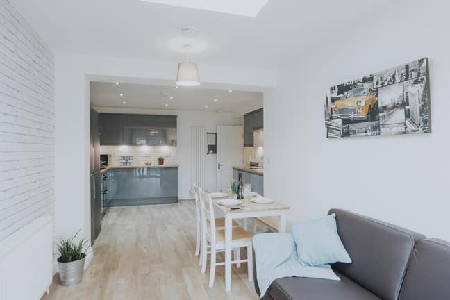 Move in to a fabulous houseshare in July! Main Photo