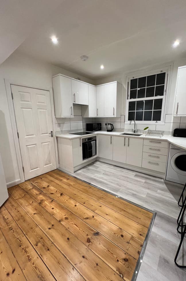 2 En Suite Doubles Close to Town Main Photo